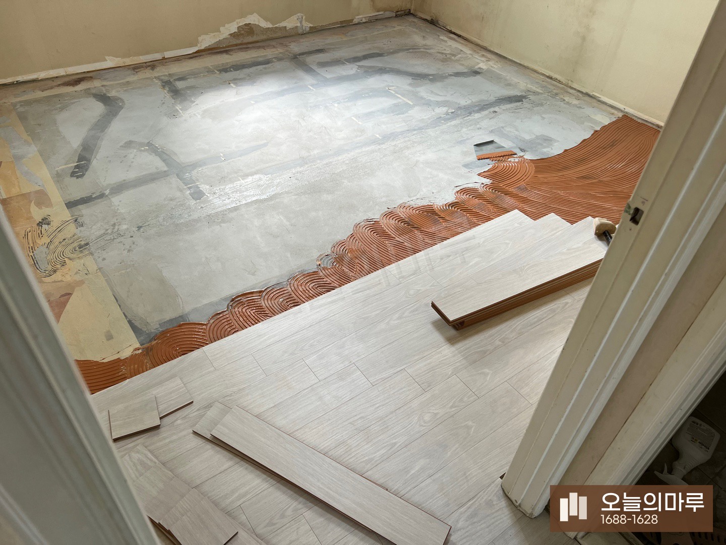 과천 부림동 스타 하이마루 화이트오크 아파트 강마루 시공 시공 중