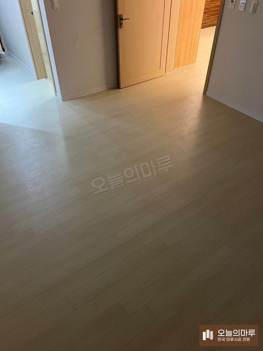 파주 당하동 디앤메종 식스팩3.5 쉐넌화이트 빌라 강마루 시공 시공 후