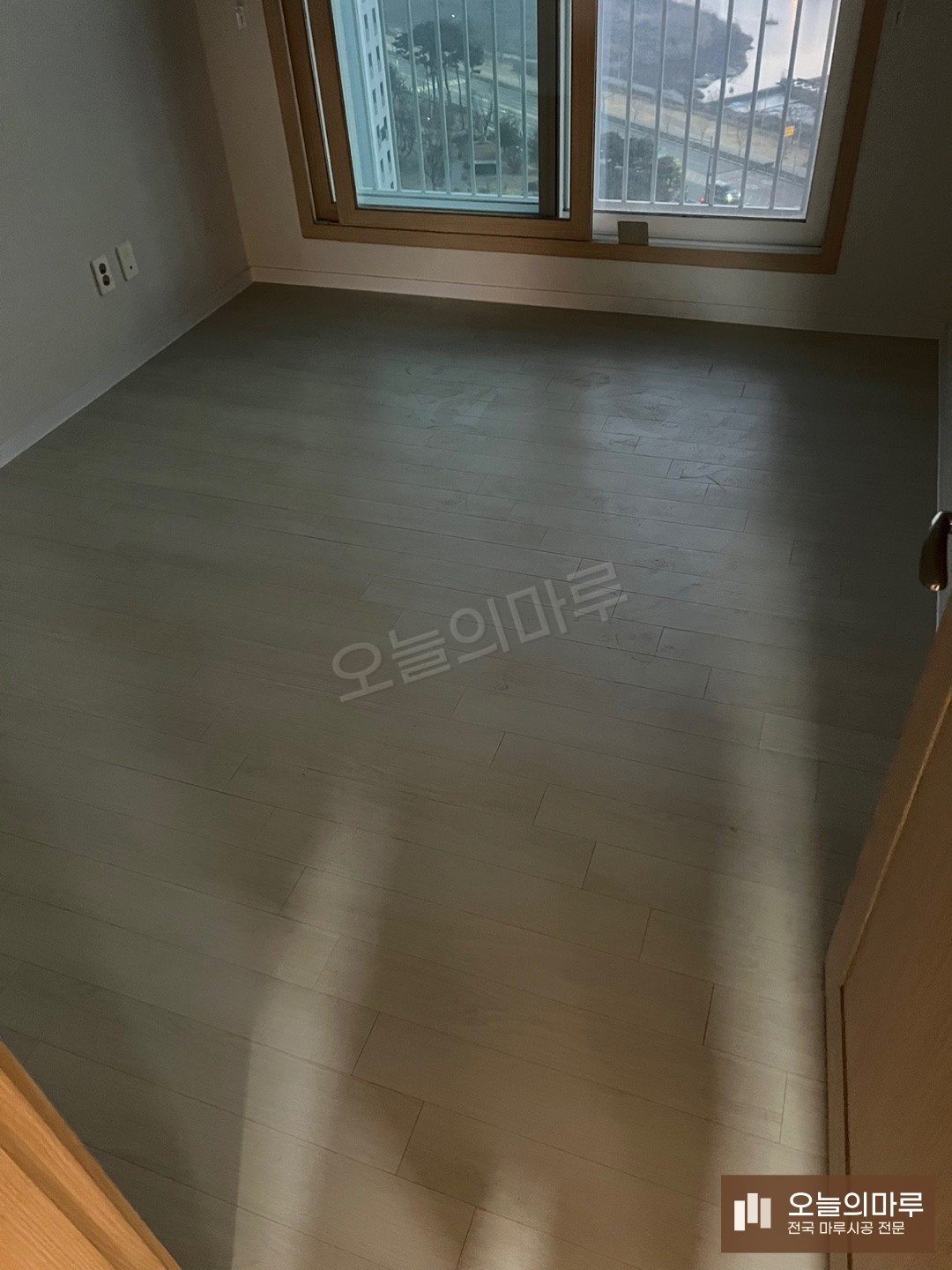 파주 당하동 디앤메종 식스팩3.5 쉐넌화이트 빌라 강마루 시공